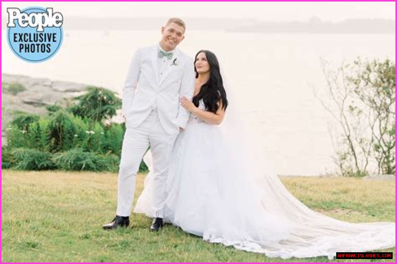 Is Elizabeth Rowe Trans? Married To Husband Cody Daniel